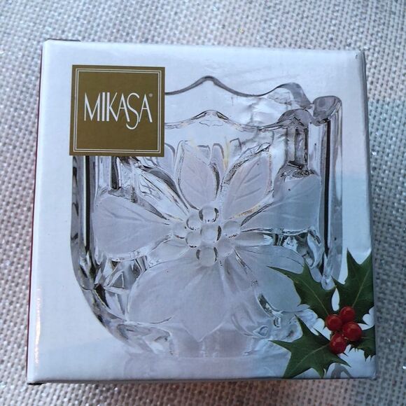 Mikasa Festive Poinsettia Candle Holder - Picture 3 of 6